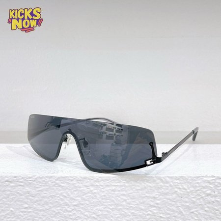 Gucci Mask-Shaped Frame Sunglasses