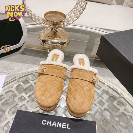 Chanel 21B Brown Suede Turnlock CC Logo Shearling Clog 35-41