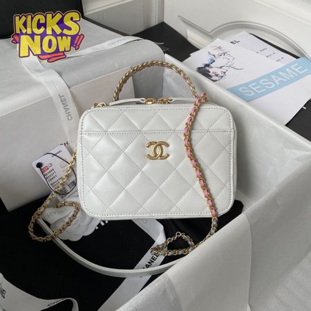 Chanel Clutch With Chain Grained Shiny Calfskin & Gold-Tone Metal White