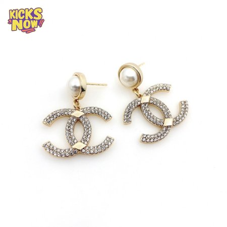 Chanel Pearl Stud Fine Earrings