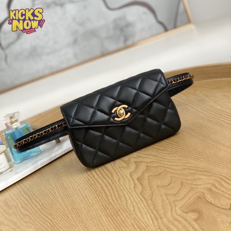 Chanel Pre-Owned Leather Hip Clutch Bag